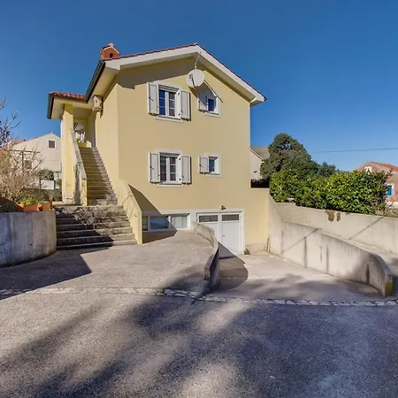 Branko Apartment Nerezine